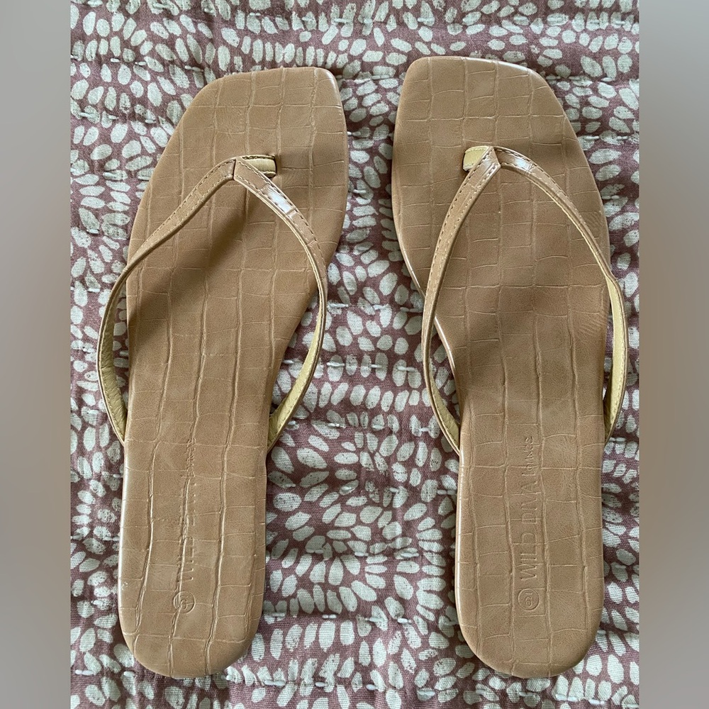 Wild Diva Lounge sandals size 9
